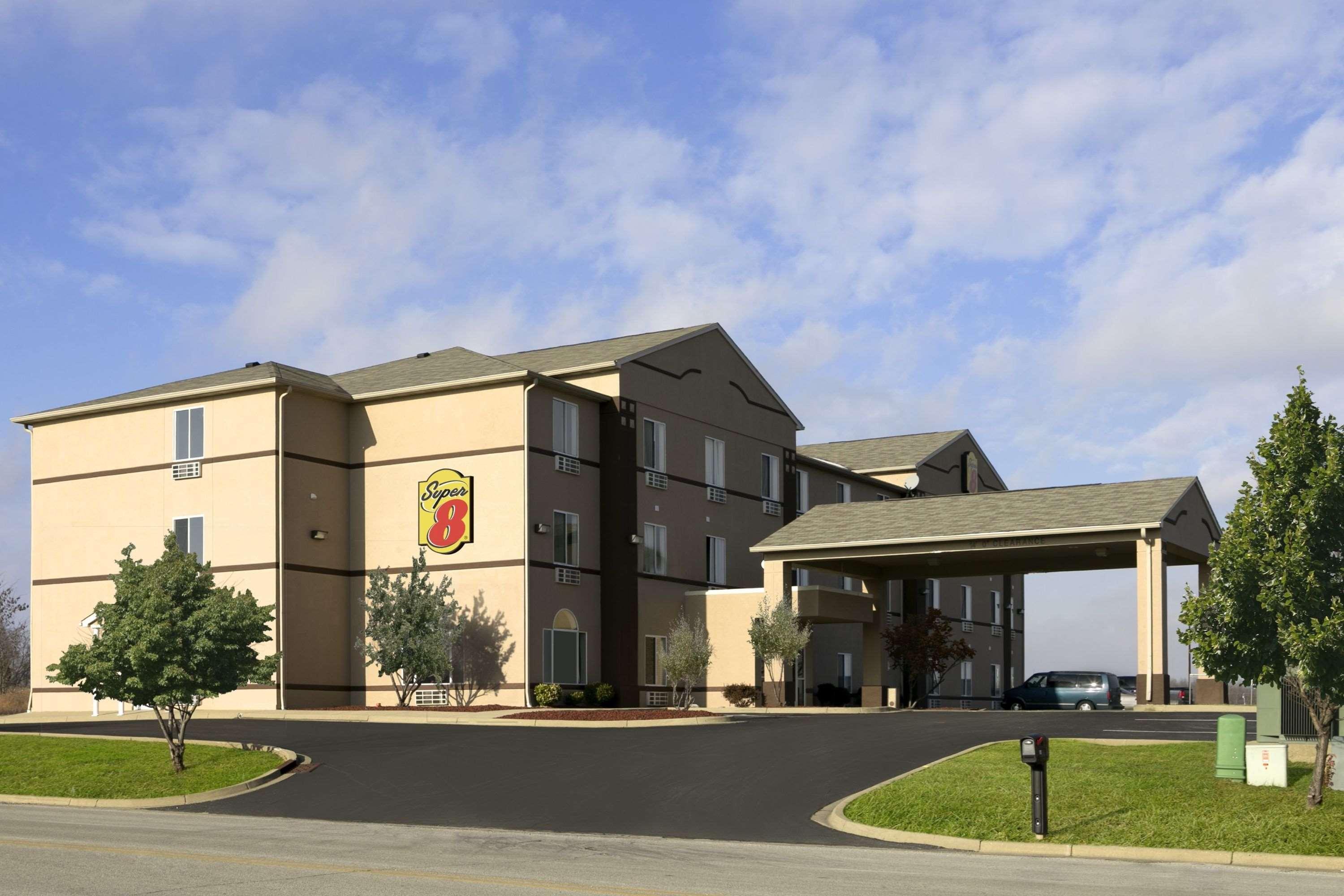 Super 8 By Wyndham Corydon Hotel Exterior photo